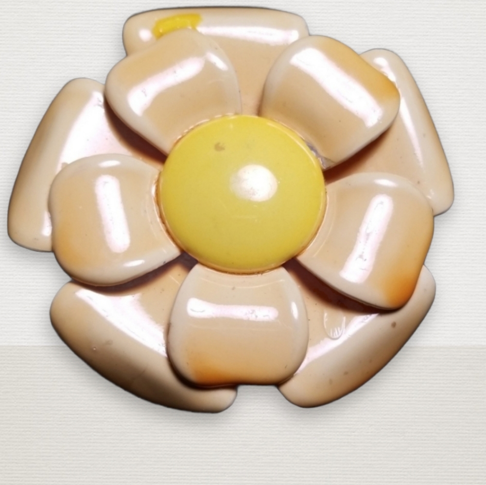 Vintage Enamel Flower Daisy Brooch Pin - Picture 14 of 14